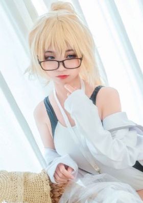 欧美真丝连衣裙新款_高清在线播放