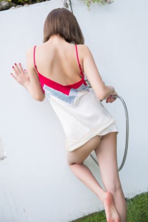 欧美女孩图片个性金色_4K动漫在线观看