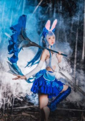 欧美原单呢大衣_4K高清视频播放
